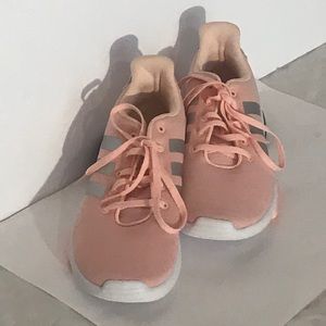 Adidas casual tennis shoes